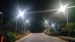 6米太阳能路灯点亮夜里梧州新农村——乐竞·体育官方网站路灯照明