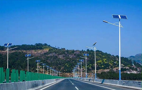 太阳能路灯 太阳能路灯厂家 乐竞·体育官方网站太阳能灯饰有限公司