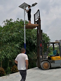 贵州遵义余庆:爱心人捐赠乐竞·体育官方网站太阳能路灯 照亮村子的夜里