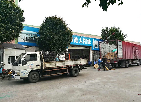 太阳能路灯装车_太阳能路灯打包_乐竞·体育官方网站太阳能
