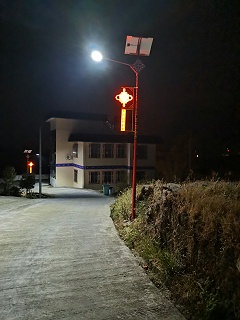 绿色照明新选择   ，太阳能路灯照亮工程与农村未来