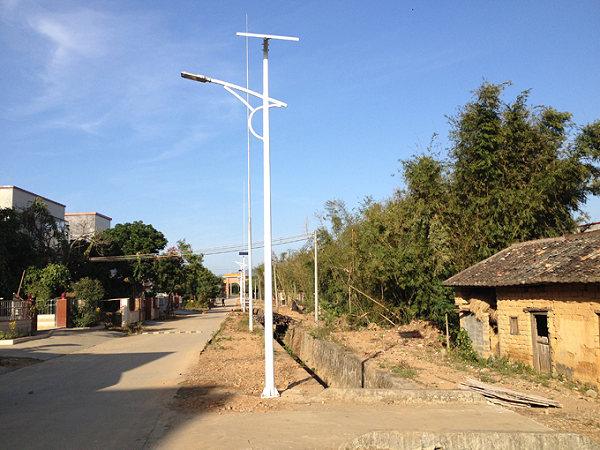 太阳能马路灯 太阳能道路灯 乐竞·体育官方网站太阳能灯饰有限公司
